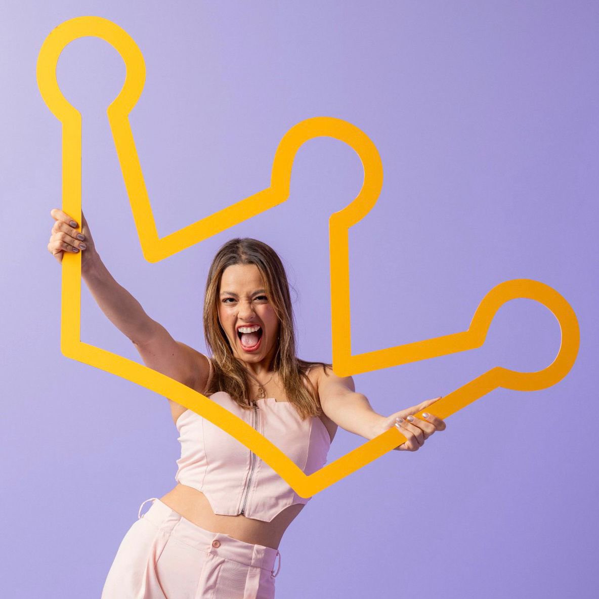 Essa torcida do Davi é tão insuportável quanto ele! Bia não tem obrigação nenhuma de entregar liderança para ninguém! Ela ganhou por méritos próprios. Se o alecrim dourado de vcs não consegui ganhar provas, não venham julgar os outros que ganham, pq a incompetência é dele.
#BBB24