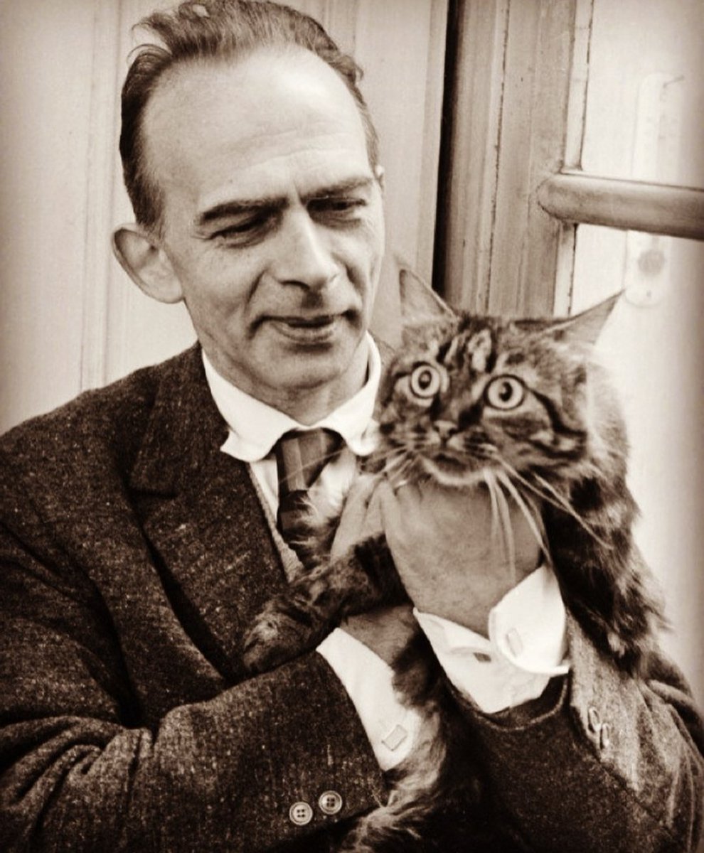 Pierre Klossowski, as befits a French philosopher, of course also had a cat [whom, by the way, he often called 'his son']