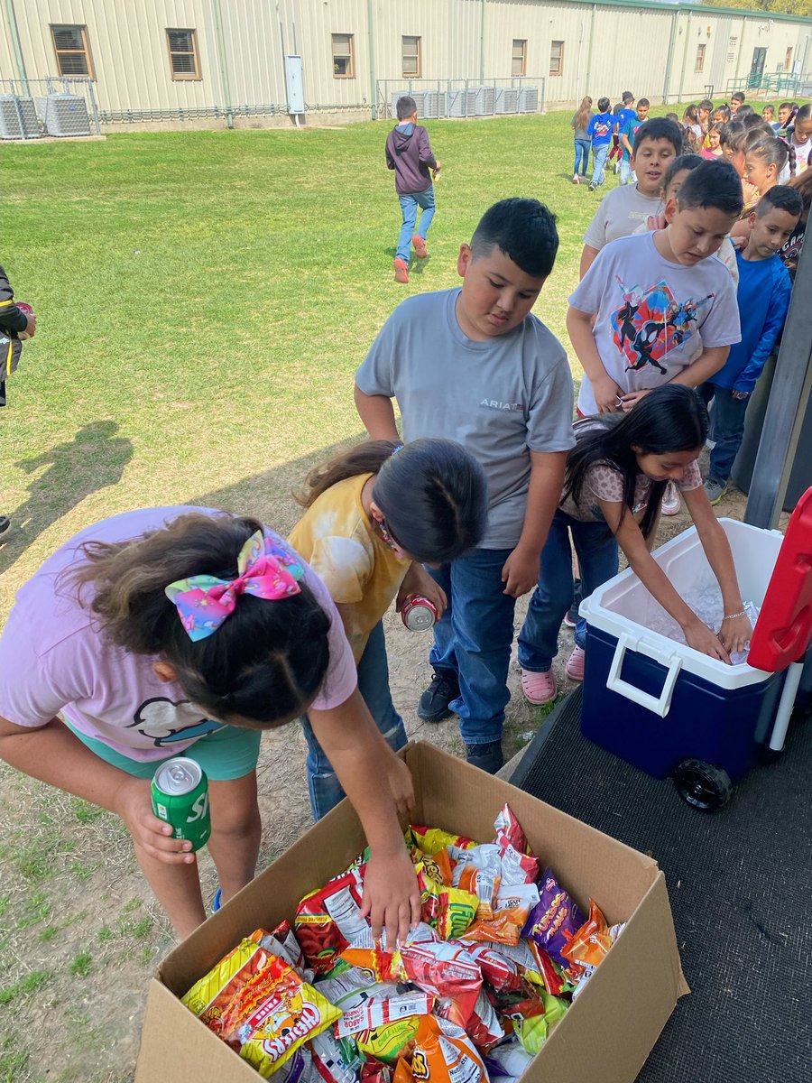 Today EB students <a href="/HempsteadISD/">Hempstead ISD</a> got to celebrate their grade level reward for completion on <a href="/summit_k12/">SummitK12</a> PLPs congrats to 3rd, 7th and 11th graders! Sodas and chips before spring break! 
<a href="/Hempstead_ES/">Hempstead Elementary</a> <a href="/Hempstead_MS/">Hempstead Middle School</a> <a href="/Hempstead_HS/">Hempstead High School</a>