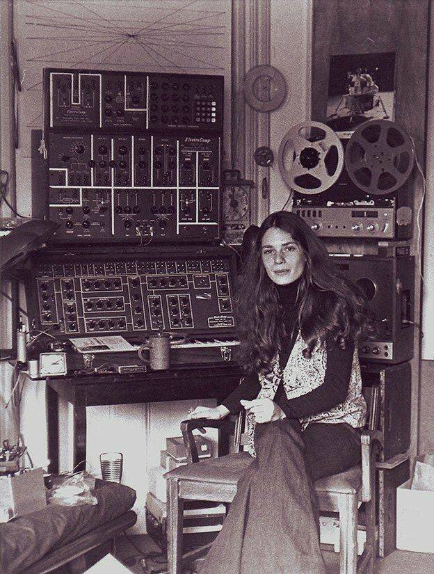 ComputerLove_'s tweet photo. Happy #InternationalWomensDay  let's celebrate some of the pioneering women of sound! Suzanne Ciani, Doris Norton, Daphne Oram, Laurie Spiegel, Wendy Carlos, Pauline OIiveros, Delia Derbyshire, Eliane Radigue, Bebe Barron, Ruth White and so many others ! https://t.co/2ZKhPIJqrZ