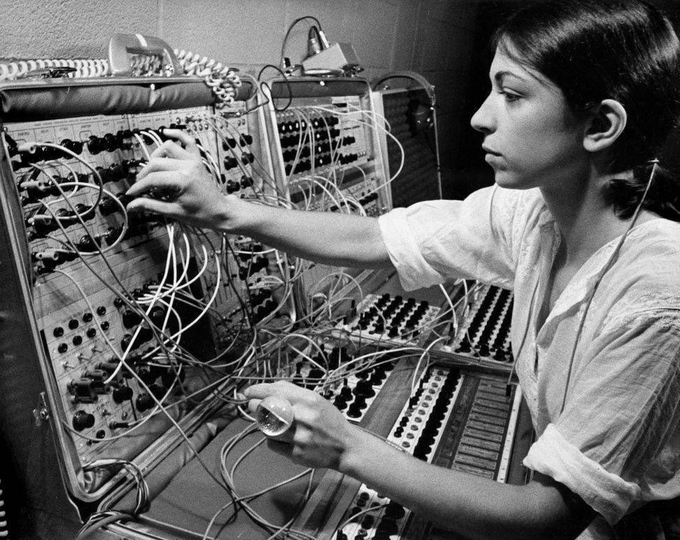 ComputerLove_'s tweet photo. Happy #InternationalWomensDay  let's celebrate some of the pioneering women of sound! Suzanne Ciani, Doris Norton, Daphne Oram, Laurie Spiegel, Wendy Carlos, Pauline OIiveros, Delia Derbyshire, Eliane Radigue, Bebe Barron, Ruth White and so many others ! https://t.co/2ZKhPIJqrZ