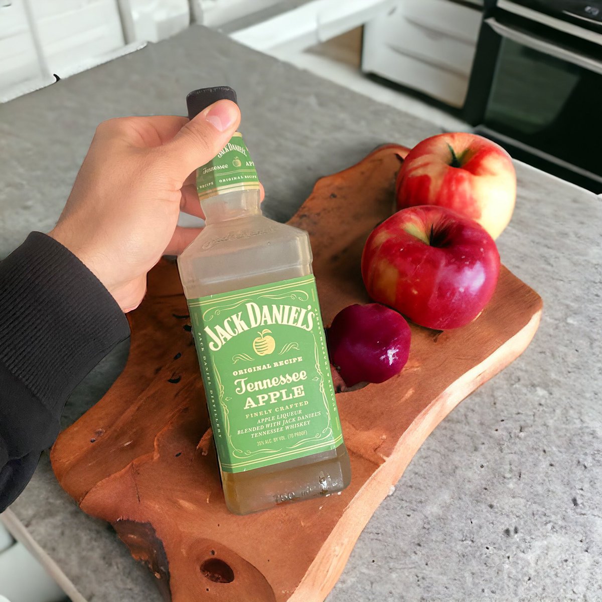 BtcBehemoth's tweet photo. #Bitcoin hit $70k today, what are y’all drinking tonight to celebrate? #JackApple 🍏 https://t.co/lJUPf7Borr