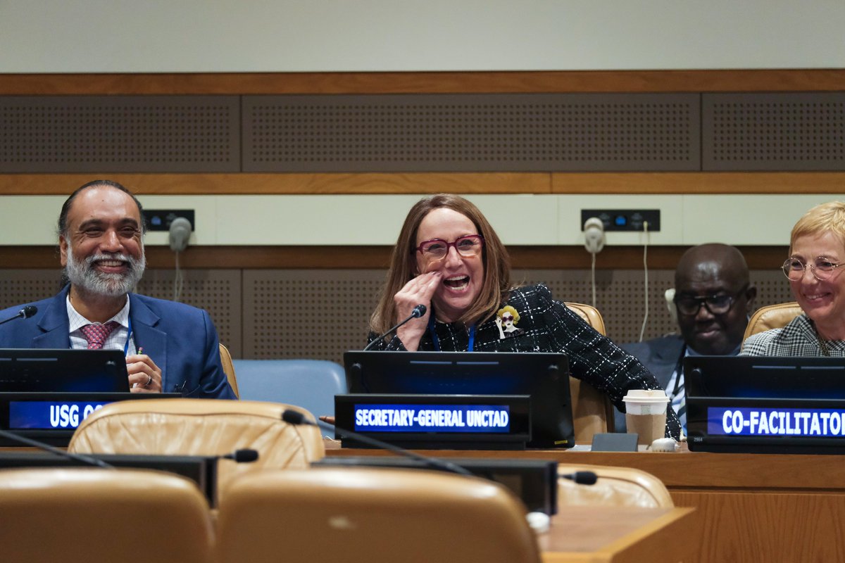 @UNTechEnvoy and @UNCTAD teamed up to unpack the building blocks of the digital economy 🌐 and discuss how the #GlobalDigitalCompact can unlock inclusive growth 📈 for development. Learn more at un.org/techenvoy. @gioasempre @RGrynspan @AkEnestrom @chomilambo