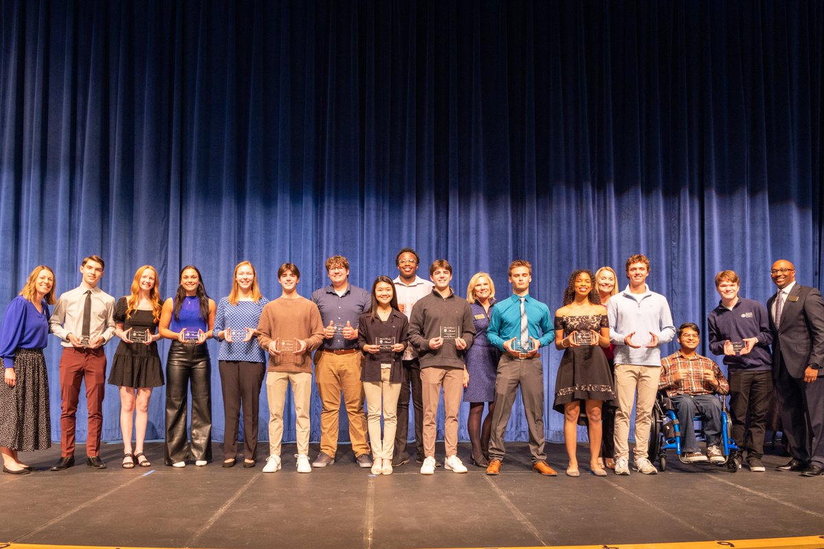 rockwoodschools's tweet photo. More than 150 Rockwood students and staff were honored for their achievements during the Board Awards Ceremony last night, including 2 Above and Beyond Award recipients. Congratulations to these outstanding students and staff! #WeAreRockwood

Learn more: https://t.co/tdq9hXgIiF https://t.co/V7c11gk0RG