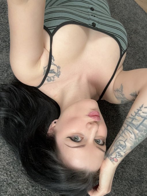 It's been a while since I "burnt" my back on the carpet... I think I urgently need to change that ? https://t