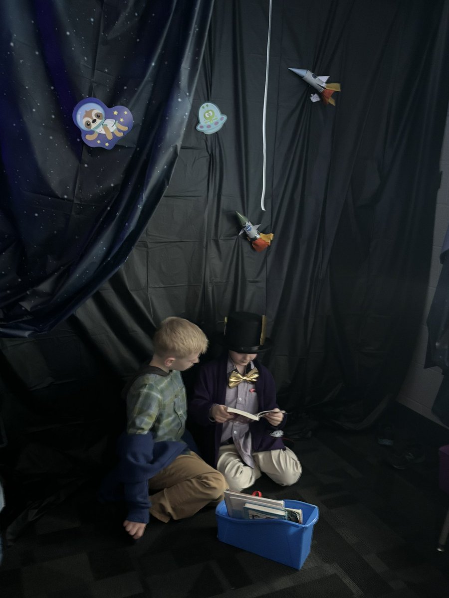 SeiterMrs's tweet photo. Thank you to our amazing PTA for making our reading space “Out of this World!”   It was a fun place to read some great books this morning!  @CoolidgePta  @CoolidgeCougars https://t.co/8TbHi6JujA