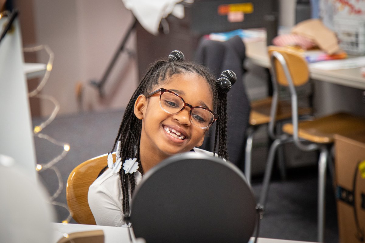 Our partners at @VisionToLearn and Prevent Blindness Iowa have helped thousands of DMPS students thanks to free eye exams and glasses. This morning they were at Oak Park Elementary fitting dozens of students with new specs. See more at flic.kr/s/aHBqjBgN1j