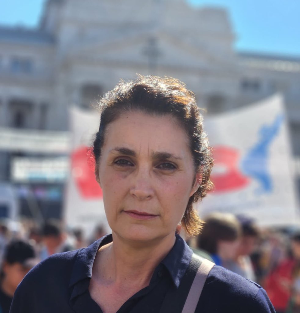 vivianadirolli's tweet photo. Nuestros cuerpos, nuestro trabajo, nuestra autonomía.  
SON NUESTROS DERECHOS.

#DiaDeLaMujer #8deMarzo https://t.co/pRaRofd6LR