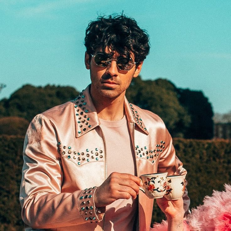 danyellejonas's tweet photo. Nick had a more successful and better solo career/music outside of the JB’s than Joe but Joe can sing Nick’s songs better than Nick could sing Joe’s songs. I won’t be taking any questions at this time. https://t.co/eM6qM3dBIV