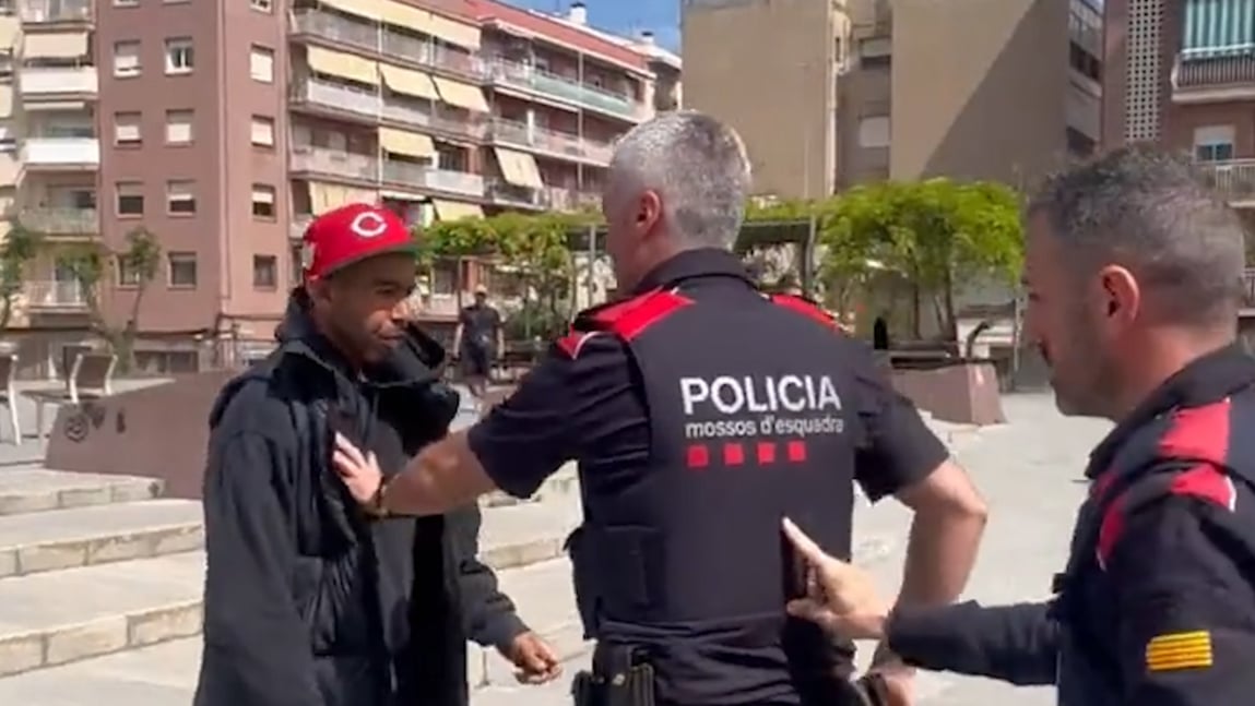 FonsiLoaiza's tweet photo. Lamine Yamal ha crecido en el barrio de Rocafonda, de los más pobres de Catalunya. Celebra sus goles con el código postal del barrio. Su padre fue condenado con multa de 500€ por atacar a huevazos una carpa de los ultraderechistas de VOX que lo llaman "estercolero multicultural" https://t.co/0PEWu1beGh