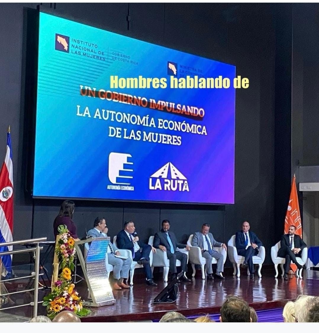 Esto no es un chiste, ni chota, ni algo para el vacilón. Es la clara imagen de la agresión contra la mujer por parte del gobierno y de la institución que se supone debe defenderlas. 
Se les invisibiliza. Ni un solo espacio. 
Vaya manera de conmemorar el #8M