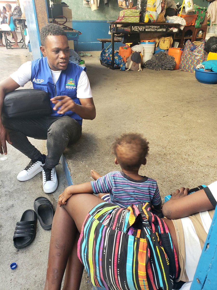 DavidsonPolyte1's tweet photo. Community health workers work for the health well-being of the community. Their responsibilities are to train, inform, raise awareness and educate the population on a certain disease so that they can behave well in terms of health. In Haiti our work is more difficult than ever. https://t.co/fCY1RHKEby