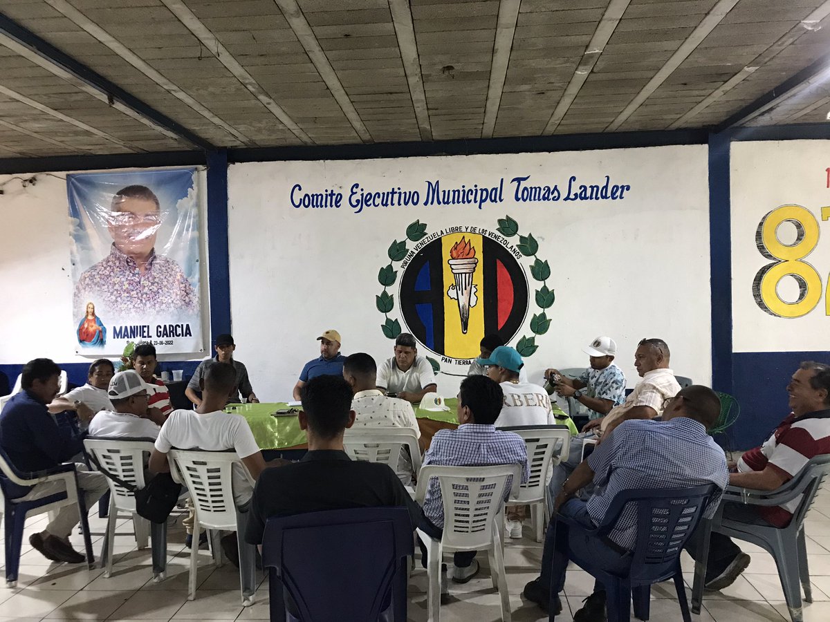 CES_MirandAD's tweet image. Reunión con nuestros líderes ADecos del eje Tuy, evaluando padrón electoral y trazando estrategias para fortalecer las estructuras electorales de cara a una #CandidaturaUnitaria. Proximamente gran abrazo ADeco Mirandino.

Sec General Seccional 
@ADIsraelHerrera

#LasBasesDeciden