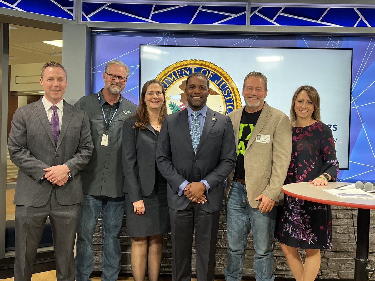 Robin Bullock tweet media