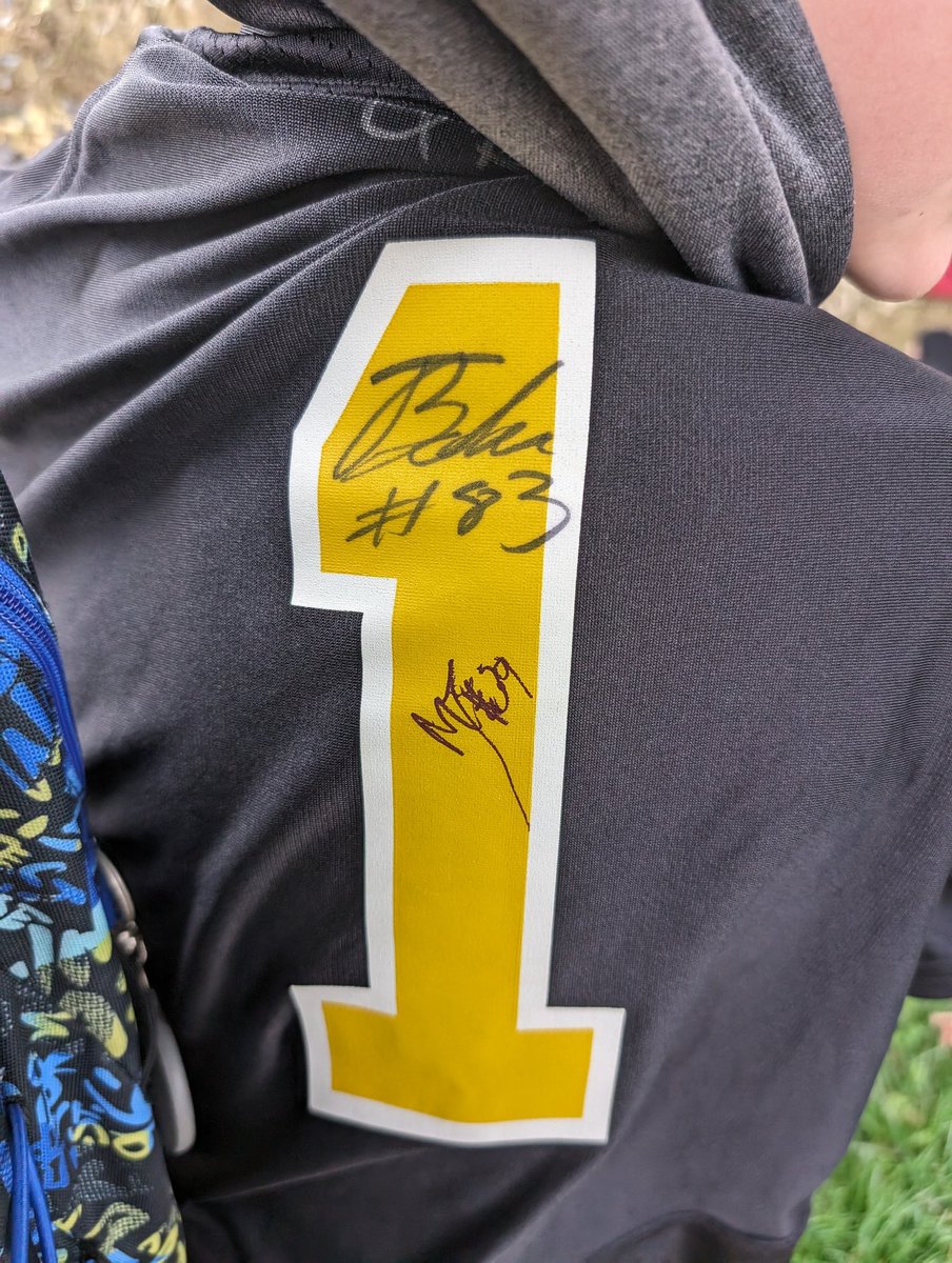 Not only did the <a href="/TowsonTigers/">Towson Athletics</a> football team come read <a href="/WestTowsonES/">West Towson ES</a> today, they took the time to sign my guy's jersey making his entire month!! Good thing he was prepared with his silver sharpie😀 #bestdayever <a href="/jbarnett_BCPS/">Jason Barnett</a> @MrCarter8247
