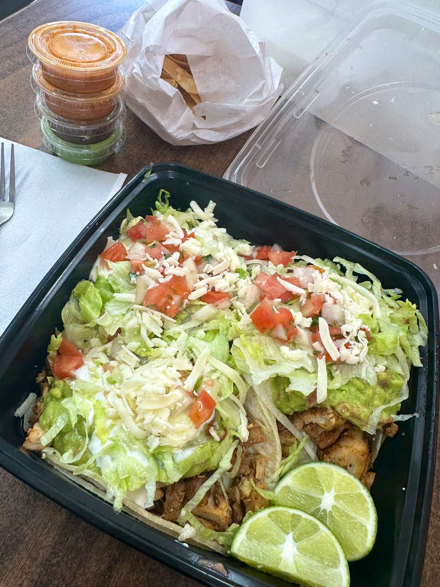 free_style_chef's tweet photo. It’s been a minute since I had good Mexican food.
These chicken tacos were so damn delicious. I ate a whole taco before I could calm down enough to post it.
🤣
These salsa is fire!!!! 😋🔥
#tacos #tacofriday #mexicanfood #chickentaco #beans #salsa #godfood https://t.co/pxmH0xI4P1