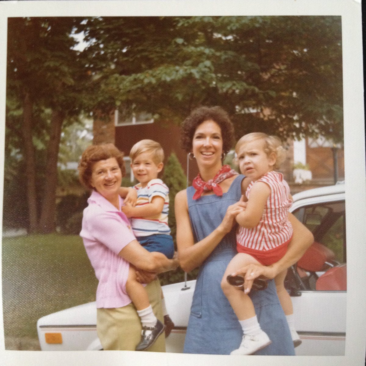 My grandma “Oma”, holding me in this photo, next to my mom with my sister, would have been 113 years old today ❤️.