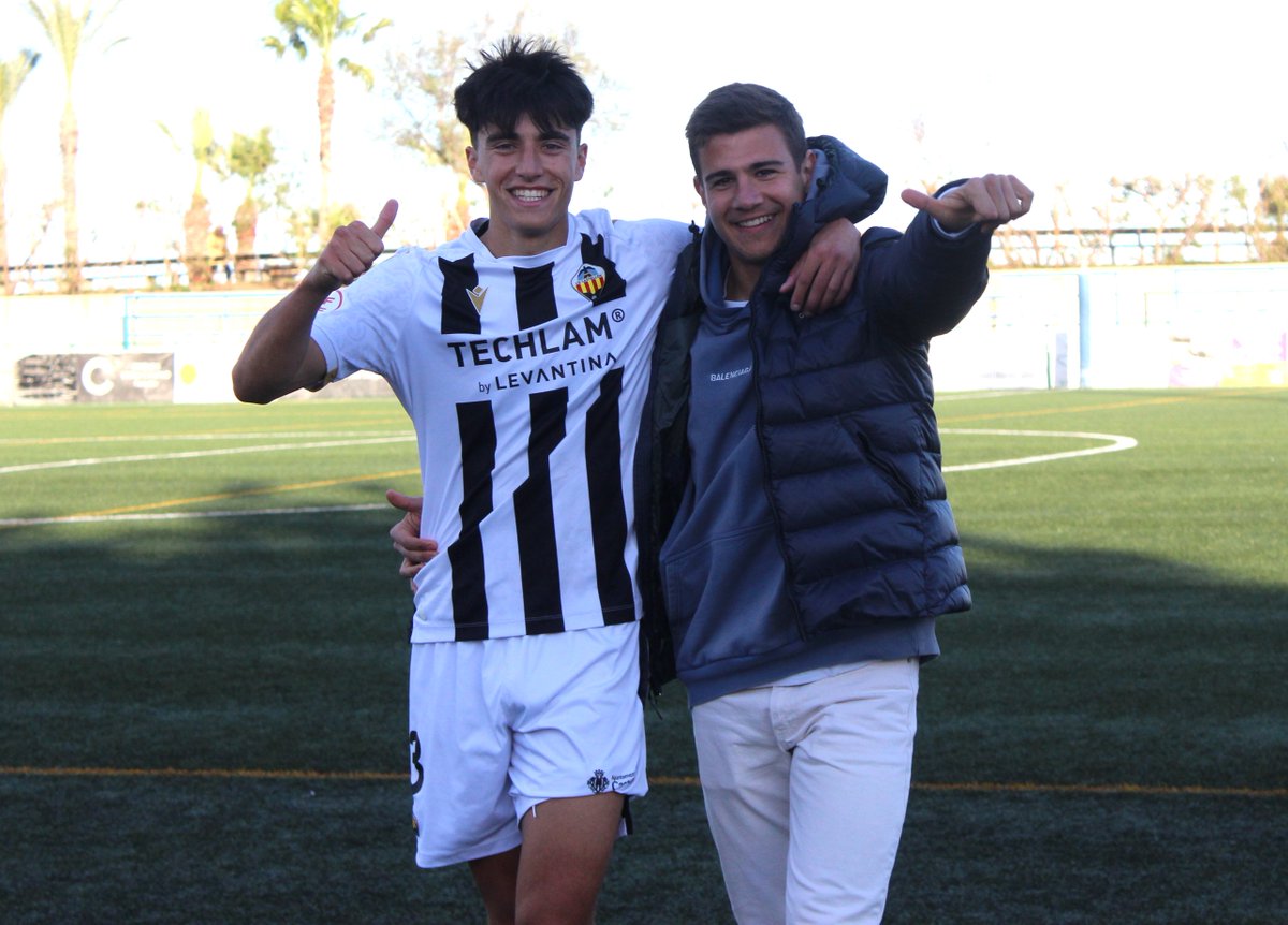🇺🇦🇺🇦 Juan Francisco Roca Arnau 🇺🇦🇺🇦 (@juanfroca) on Twitter photo Amigos, excompañeros, virtuosos del fútbol.
Mentiría si no dijera que son dos de mis debilidades.
Tremendos futbolistas y encima amigos. <a href="/_josealbertt/">Jose Albert</a> & <a href="/ferrodmo5/">Fermín Rodríguez</a> Amigos, excompañeros, virtuosos del fútbol.
Mentiría si no dijera que son dos de mis debilidades.
Tremendos futbolistas y encima amigos. <a href="/_josealbertt/">Jose Albert</a> & <a href="/ferrodmo5/">Fermín Rodríguez</a>