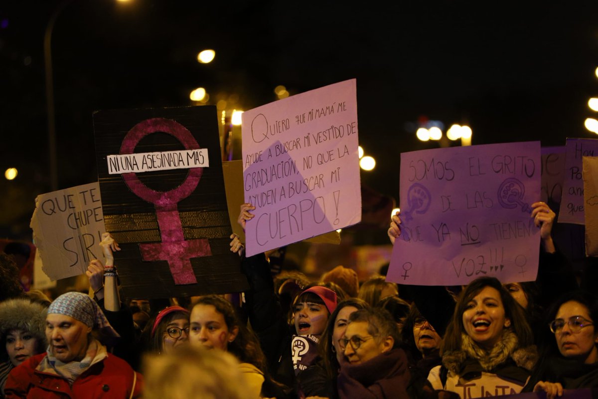 rne's tweet photo. #8MarzoRTVE | Algunas de las imágenes que nos ha dejado la manifestación de Madrid 

📻 Puedes recuperar en este hilo los sonidos de distintos puntos de España con nuestro centros territoriales 

📸 Fotografías de @JuanCoca_ https://t.co/9nwhgT3adQ