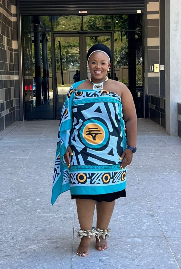 TbkIsFab's tweet photo. Ooooh, what a day! Ngaze ngaba muhle ke, ngatsamba, ngetfula. Ngidziniwe but ngijabulile.
Imvunulo yetfu yinhle bo!#Buganu2024 #SiSwati https://t.co/xUQsdd86hS