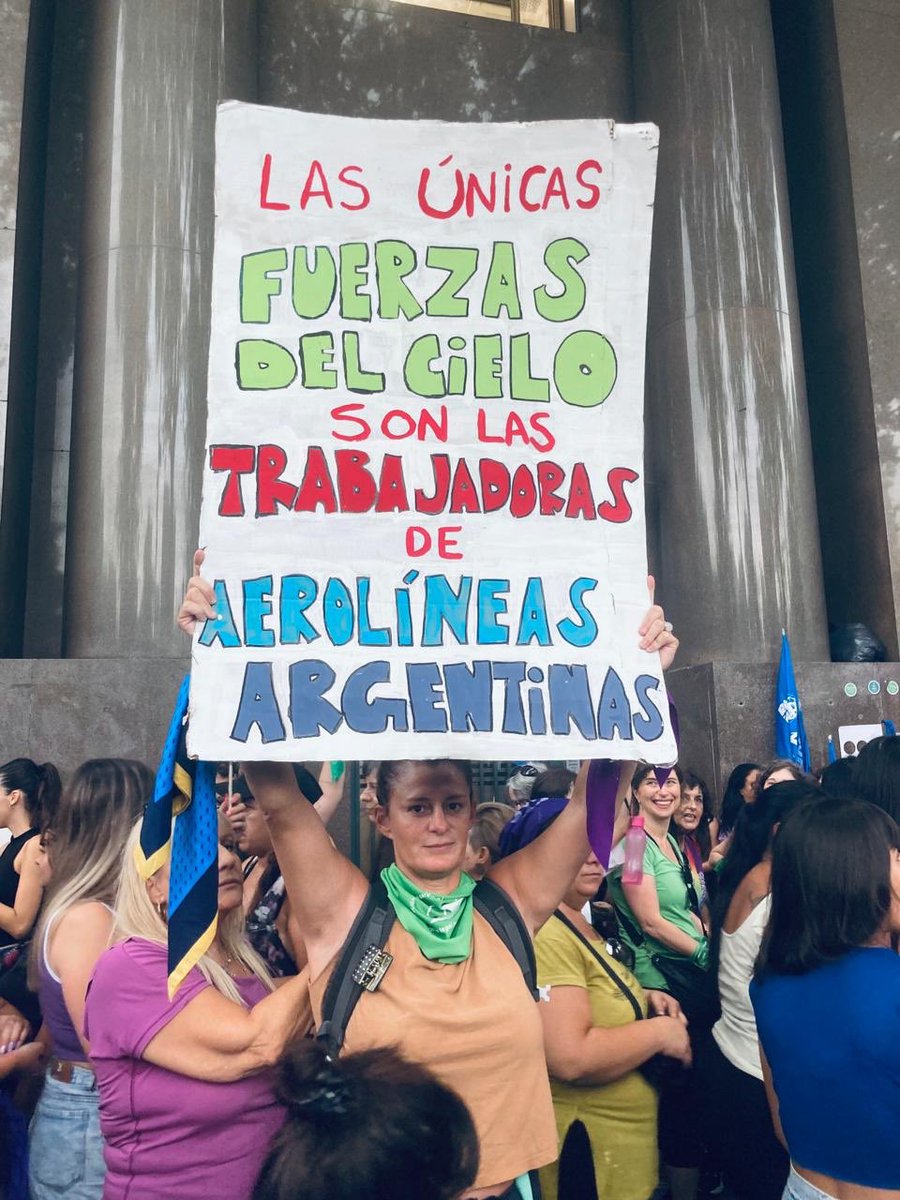 AliciaCastroAR's tweet photo. Bravas mis compañeras @Aerolineas_AR ! https://t.co/ivpPE5db9F