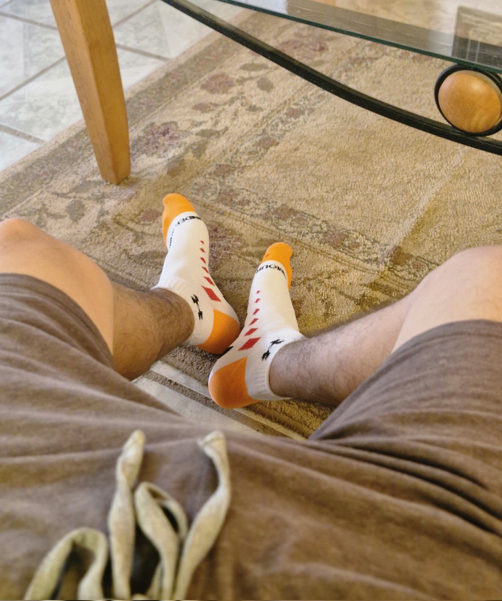 skylarsocks's tweet photo. Orange 🧦🍊 #socksmen #socksboy  #boy #sockstwink #twink #sockscolors #socks #men #blue #bigfoot rt please #men  #cum #dick #suckmedick https://t.co/Nd2HGWuBu9