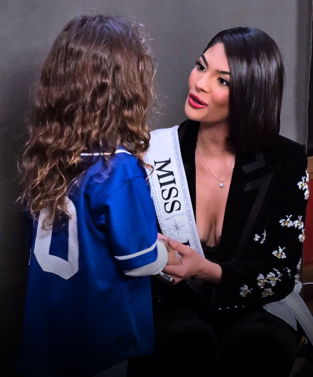 missuupdates's tweet photo. Our Miss Universe @sheynnisoficial today with the Nicaraguan community in San Francisco 🤍👑🇳🇮 https://t.co/q1YyvHTTvW