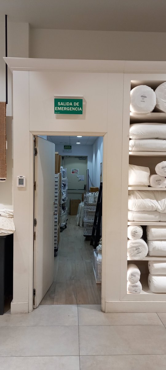 sielmes's tweet photo. Igual poniendo alguna foto de lo que denuncio y nombrando además de a @PoliciaAlcorcon también a @NewsEnsancheSur o a @CandeTesta hacen más caso en @TresAguas  que seguro que no es algo sólo de @zarahome https://t.co/EOUdsi8yFF