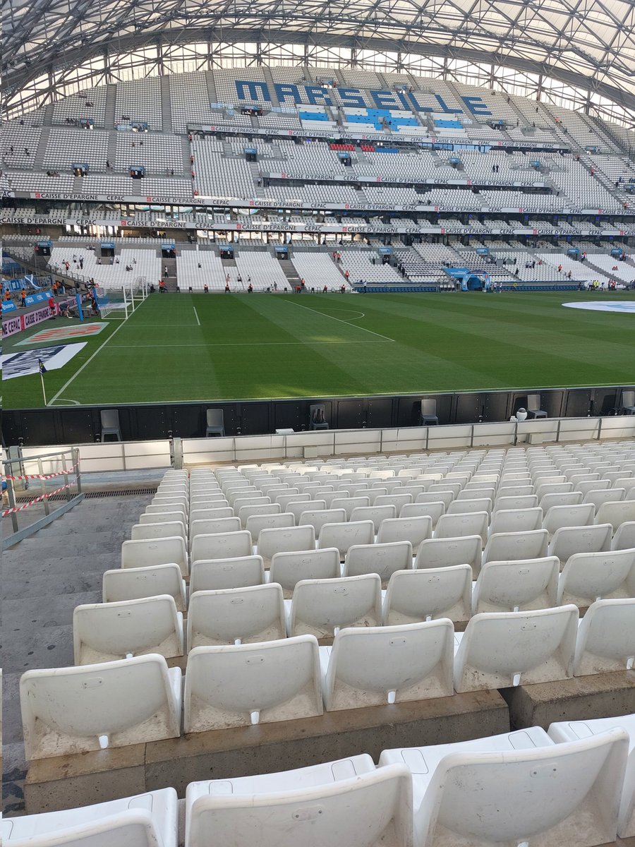 Salut la #TeamOm je vends 3 places côte à cote pour #OMFCNA #OmNantes
en tribune Ganay secteur V.
Venez en Dm.
@biloEntraide