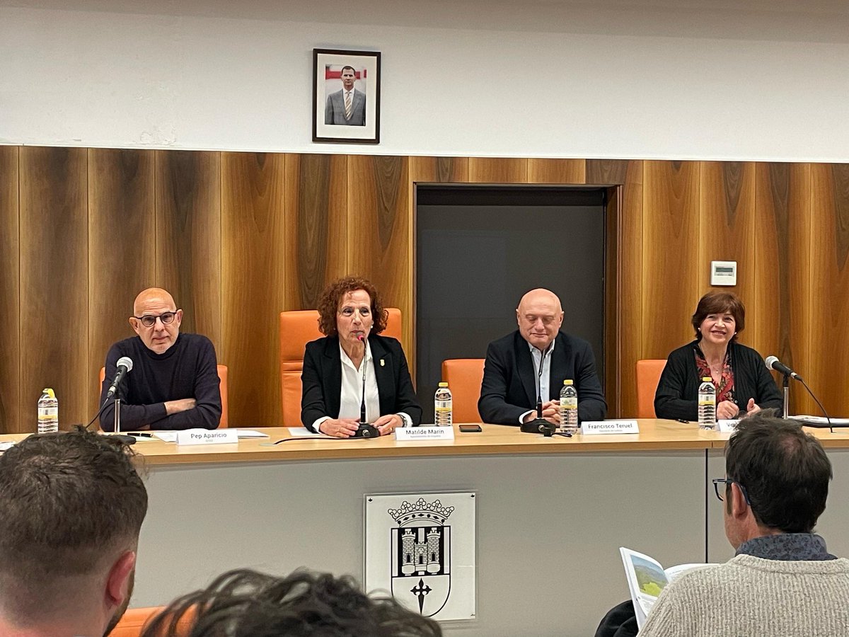 La presidenta de l’AVL, Verònica Cantó, ha participat en la presentació del projecte ‘El parlar viu.Paisaje sonoro de la Canal de Navarrés’, un treball de l’ajuntament d’Ènguera, la ⁦@dipvalencia⁩ i l’⁦@ietecaroig⁩