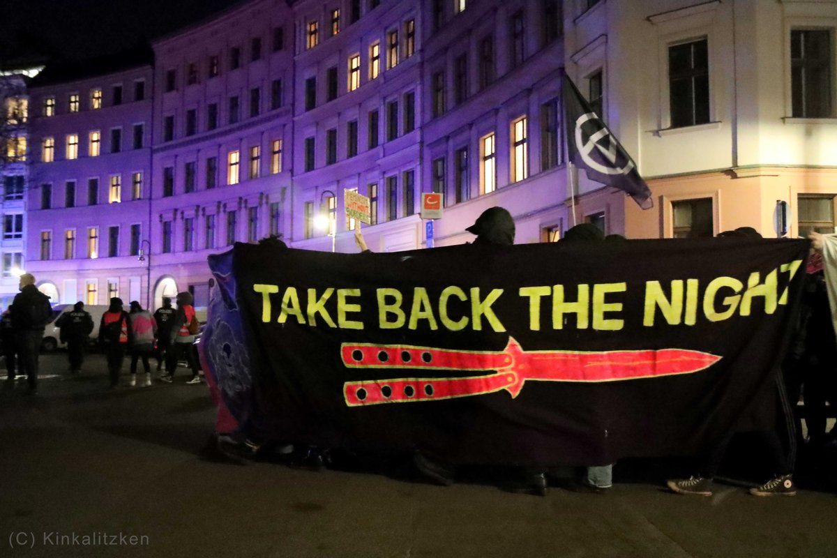 kinkalitzken's tweet photo. Rund 3.000 Menschen nahmen sich unter dem Motto #FightByNight mit einem FLINTA*-Frontblock zum feministischen Kampftag die Straßen von #Berlin-Kreuzberg. #8m #8m2024 #b0803 https://t.co/sUFVboBrmx