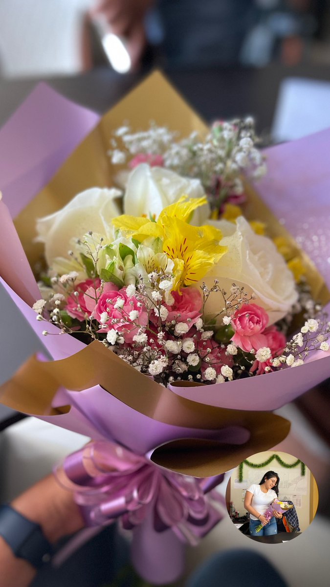 AnggelaKarol's tweet photo. Hoy en día encontrar amigos de verdad es muy difícil, pero tener a un mejor amigo desde años es lo mejor. Gracias mejor amigo por el detalle 🥰💐🙌🏼 https://t.co/TZ3ZAqzK8E