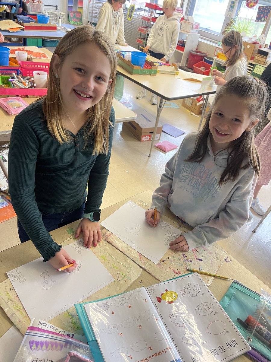 keymaster18's tweet photo. What happens when you give students a voice. We have games based on fortune 500 logos, designing our own robots, wildlife art and experimenting with color mixing. All collaborating, all celebrating each other’s ideas, all in the same room all the same time. @FLBulldogs https://t.co/1YNhZ4Q4qo
