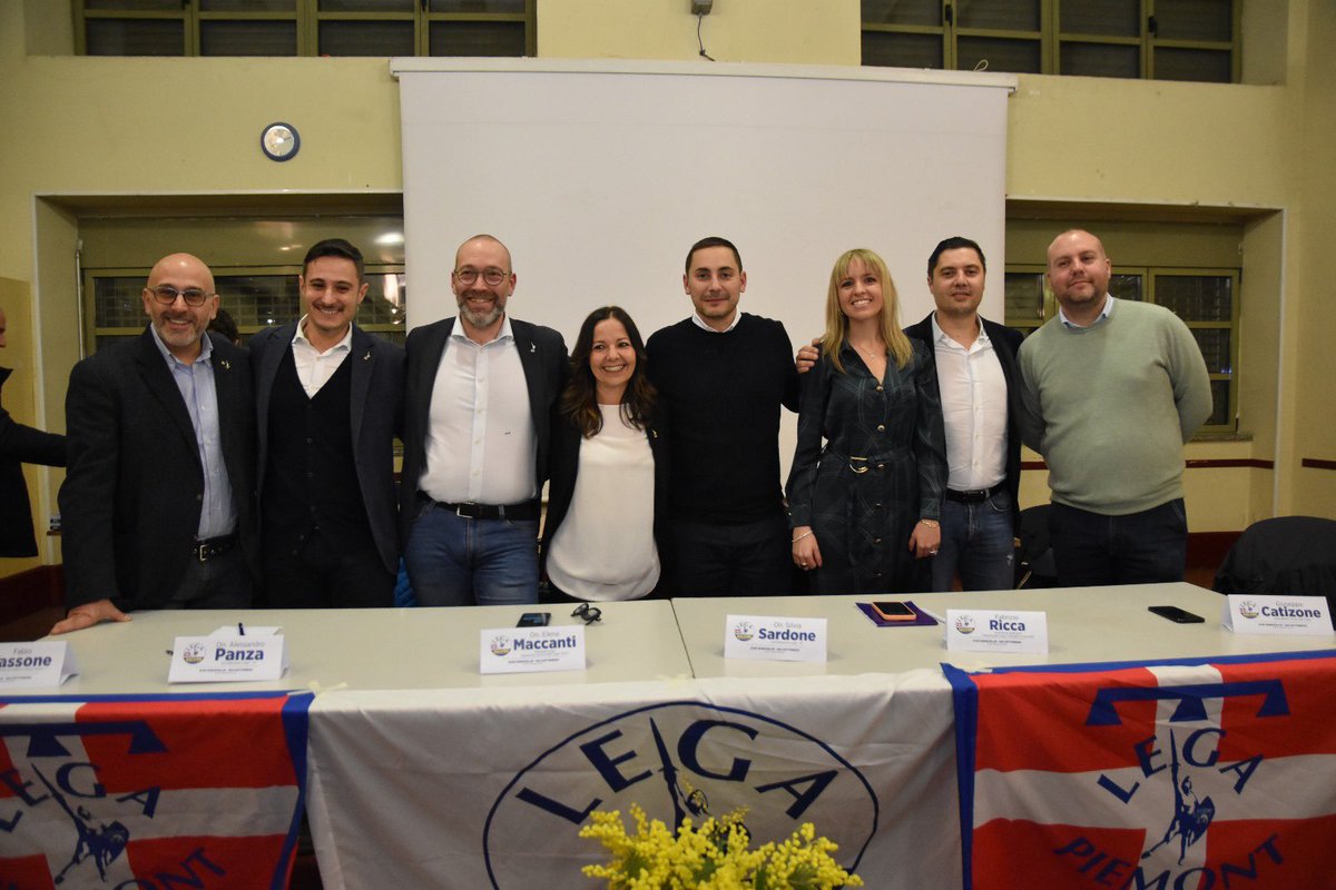 alebenvenuto's tweet photo. Questa sera importante iniziativa della sezione della #Lega #Torino con @SardoneSilvia e @alepanzaoff. Difendiamo la nostra identità e le nostre tradizioni in Europa. La Lega c’è! https://t.co/zb2C9UkMsO