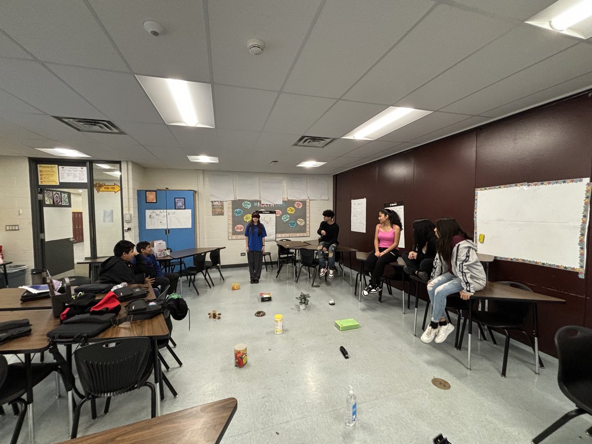 Sharescuela's tweet photo. Playing landmine ⁦@ccsd21holmes⁩ to build language and community! https://t.co/n8EdVAB93b
