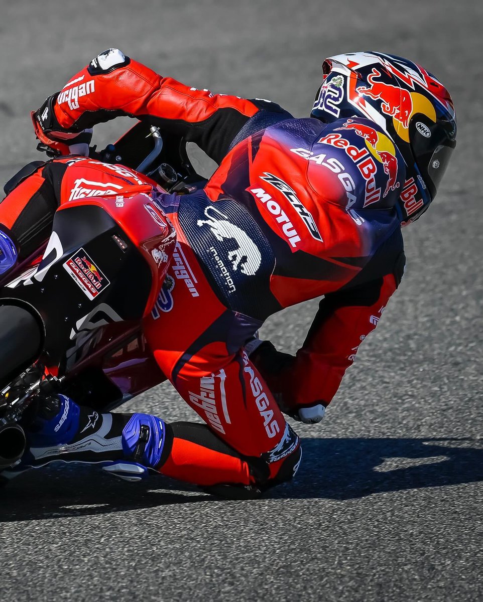 <a href="/motoDNA_/">motoDNA</a>  has been supporting junior motorcycle road racers in Australia for over 20 years now.

As <a href="/MotoGP/">MotoGP™🏁</a> starts this weekend we’re proud that we have 3 very competitive alumni competing.

Best of luck lads 🚀

Senna Aguis - Moto 2
Joel Kelso - Moto 3
Jacob Roulstone - Moto 3