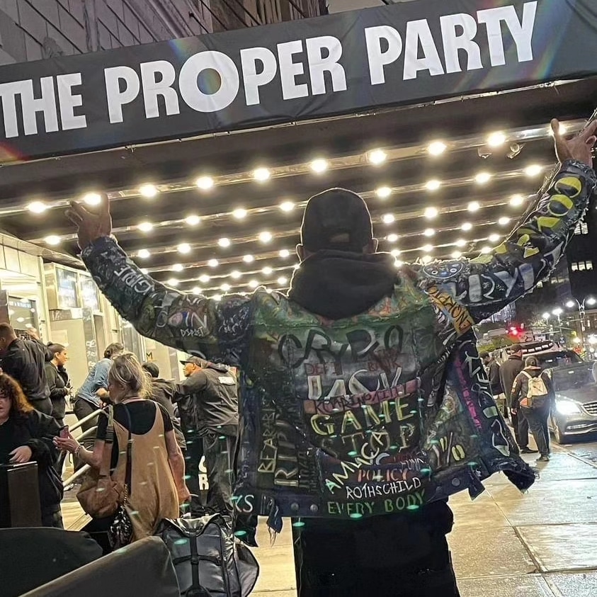 customjack44's tweet photo. Wear your portfolio📉📈
Handpainted crypto jackets
#Ripple #shiba #dodgecoin #BitcoinHalving #Bitcoin #XRPL #XRPArmy #cardono https://t.co/B5NWca7WcY