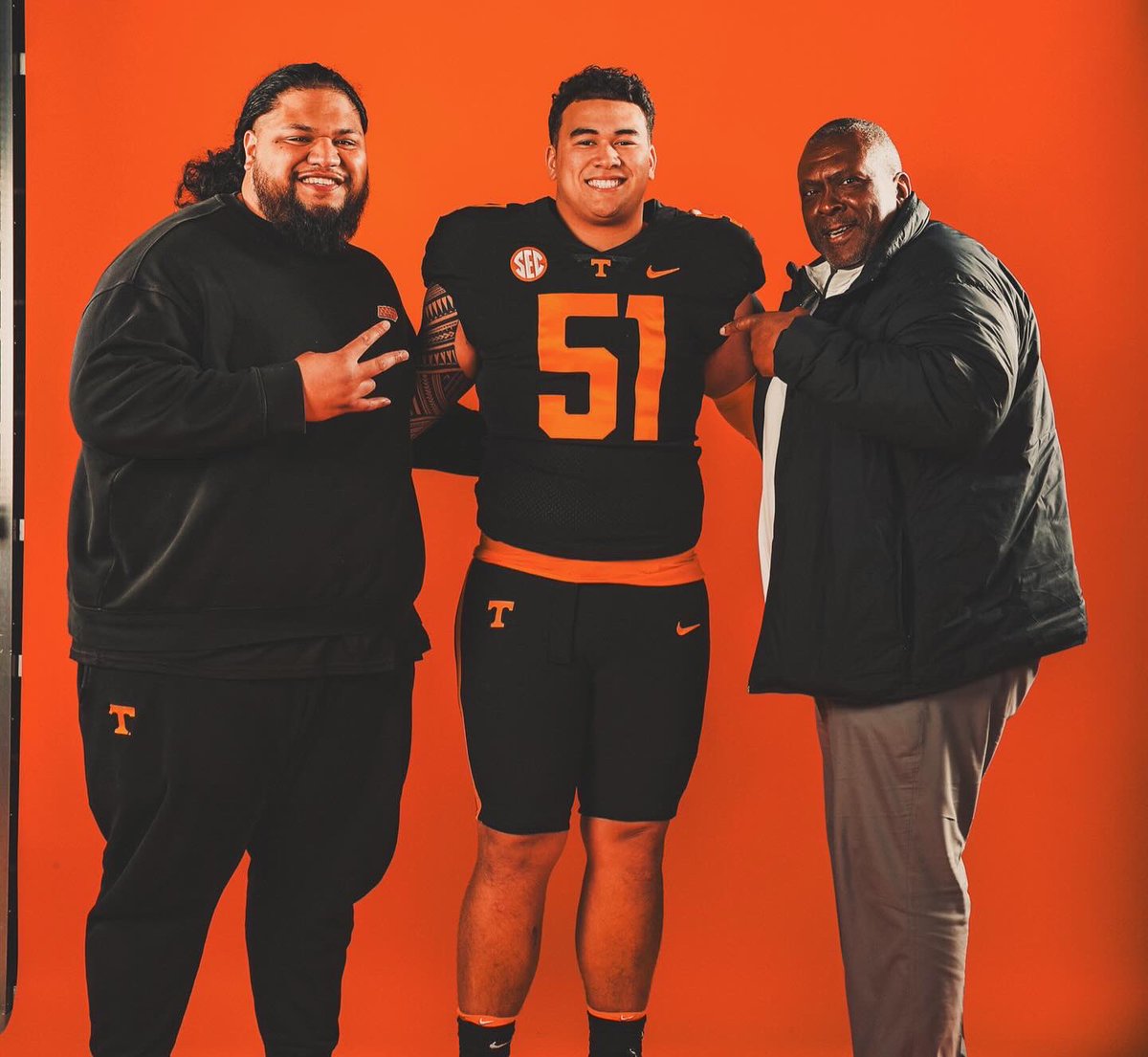 AaronAmaama's tweet photo. Gave my all to Tennessee and in return I got so much more ✊🏽 Vol nation thank you for everything and I truly mean it 🍊 excited for this next step in my journey! Knoxville will always have a place in my heart thank you for accepting me 🤝🏽 https://t.co/7os4CgI5S1