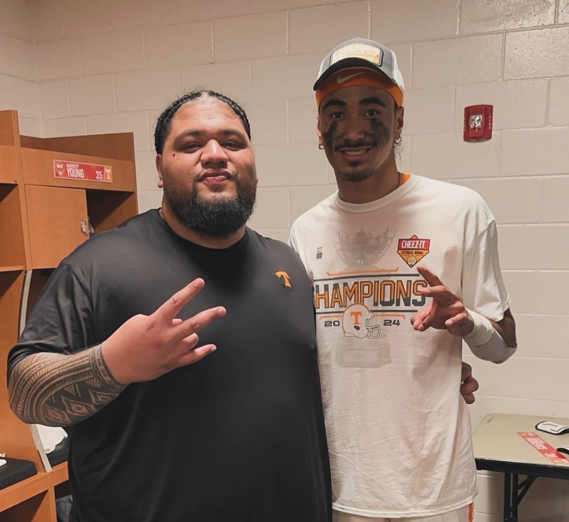 AaronAmaama's tweet photo. Gave my all to Tennessee and in return I got so much more ✊🏽 Vol nation thank you for everything and I truly mean it 🍊 excited for this next step in my journey! Knoxville will always have a place in my heart thank you for accepting me 🤝🏽 https://t.co/7os4CgI5S1