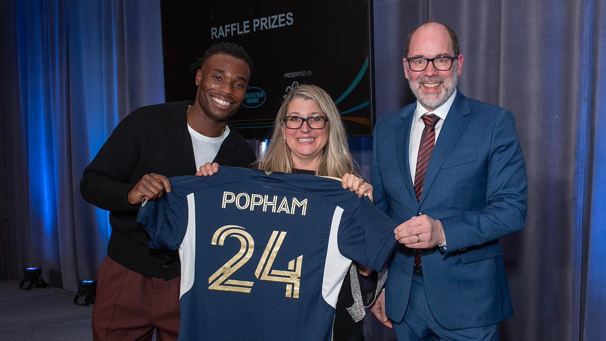Honoured to be named @KidSportBC Community Champion by @SportBC! 🏆

Represented by @SamAdekugbe & ceo Axel Schuster, we also had the privilege of presenting the 2023 Sport Champion to the Minister of Sport, @lanapopham. Well deserved!

#VWFC | #SportBC56thAOY