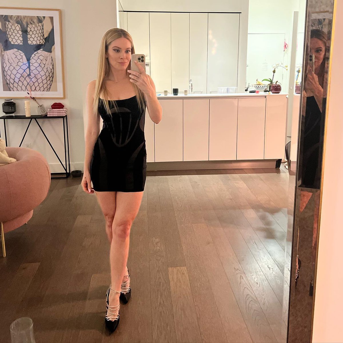 AthenaCunning's tweet photo. Night out turned interesting… 🕵🏻‍♀️ https://t.co/STGuzch4yc