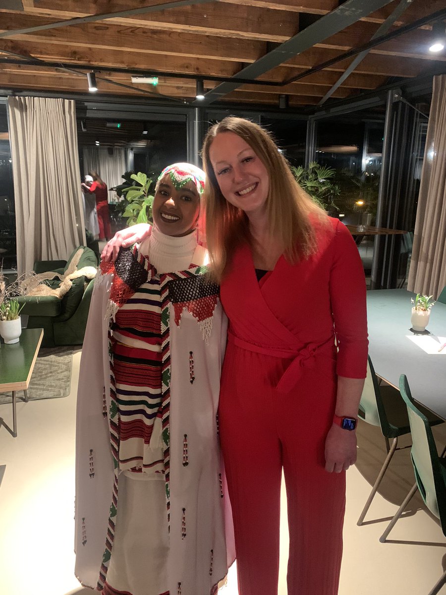 Internationale vrouwendag vierden we vanavond met de vrouwen uit de raad/het college en hun +1 met een andere culturele achtergrond. Ik nam mijn ‘schoonzusje’ mee, compleet in Oromo cultuur kleding 😊😍
