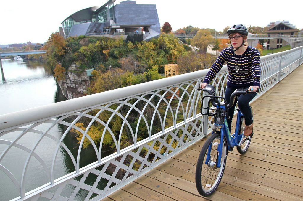 🎉 TGIF, Chattanooga riders! 🚲✨ Celebrate the end of the work week with some pedal-powered fun! Scoot or bike into the weekend and feel the wind in your hair. Get riding at BikeChattanooga.com. 📲