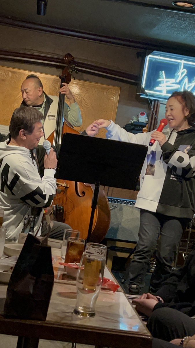 🌸こうちゃん＆まみ蔵
🍀今宵はＢ♭Ｍ7
🌺Liveの日だよ〜ん
✨pm19時スタート‼️✨
🩷遊びに来てね➰🎶
🌼待ってるぜー🌼
⭐️NANA(pf)
⭐️清水宏昭(Ds)
⭐️佐々木源市(Ｂ)
⭐️こうちゃん＆まみ蔵(Vo)
♥️愛してるぜー♥️