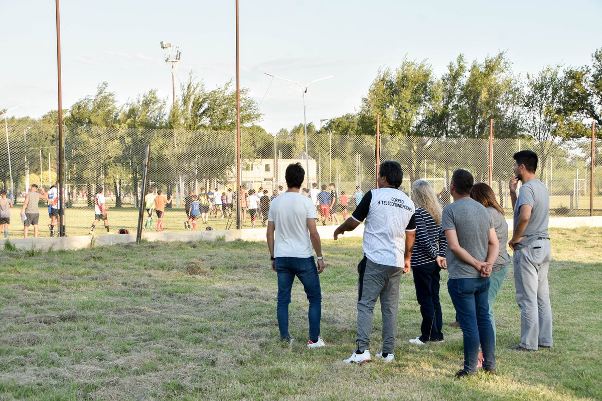 Queremos que a través del deporte los chicos, las chicas y toda la familia encuentren espacios seguros de integración social, vida saludable y recreación donde se aprendan valores y se trabaje en equipo.