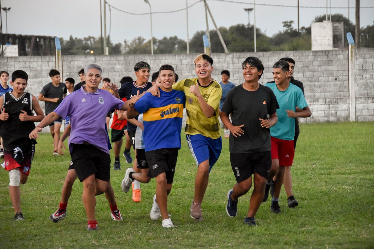 Visitamos dos ejemplos de esto, el Club Correo y Telecomunicaciones y el Club Defensores de Alberdi para escucharlos y contarles nuestra visión para el futuro. La ciudad que viene la construimos todos juntos.

¡Gracias Julio Mugnaini por sumarte al equipo!