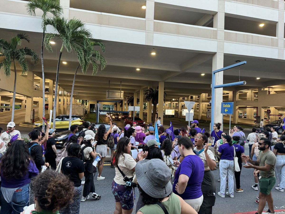 ColeFeminista's tweet photo. Se da fin a la marcha “Nosotras por nuestras vidas”.
Muy agradecidas con todas y todes quienes se dieron cita hoy.
Nos veremos pronto en la calle compañerxs. 💜
#8MPalExpreso
#NosotrasXNuestrasVidas #ParoDeMujeres #8M https://t.co/dIen8RbE1W