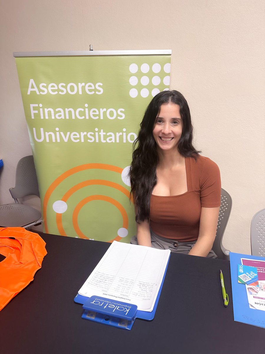 Hoy nuestra compañera Josavelle Ramos estuvo en la Universidad de Puerto Rico, Recinto de Mayagüez orientando a estudiantes sobre nuestro internado Asesores Financieros Universitarios. #SomosAFC #FortaleciendolasOSFL
