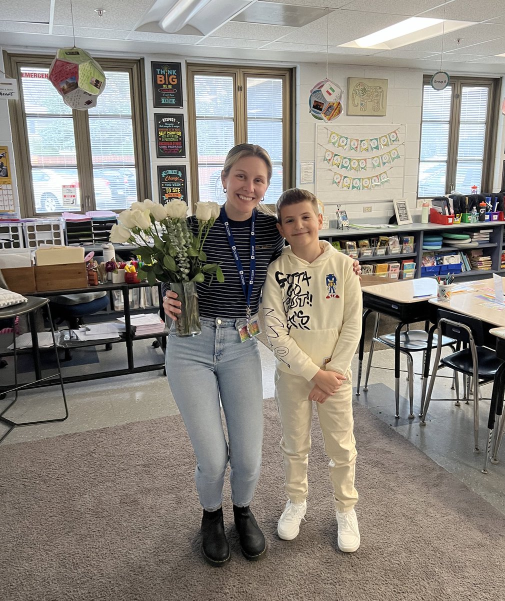Happy International Women’s Day to all women out there! 💘 I was surprised by these beautiful roses from my wonderful student, Serhii. ☺️ #D59Cares <a href="/D59Frost/">Robert Frost Elementary</a>