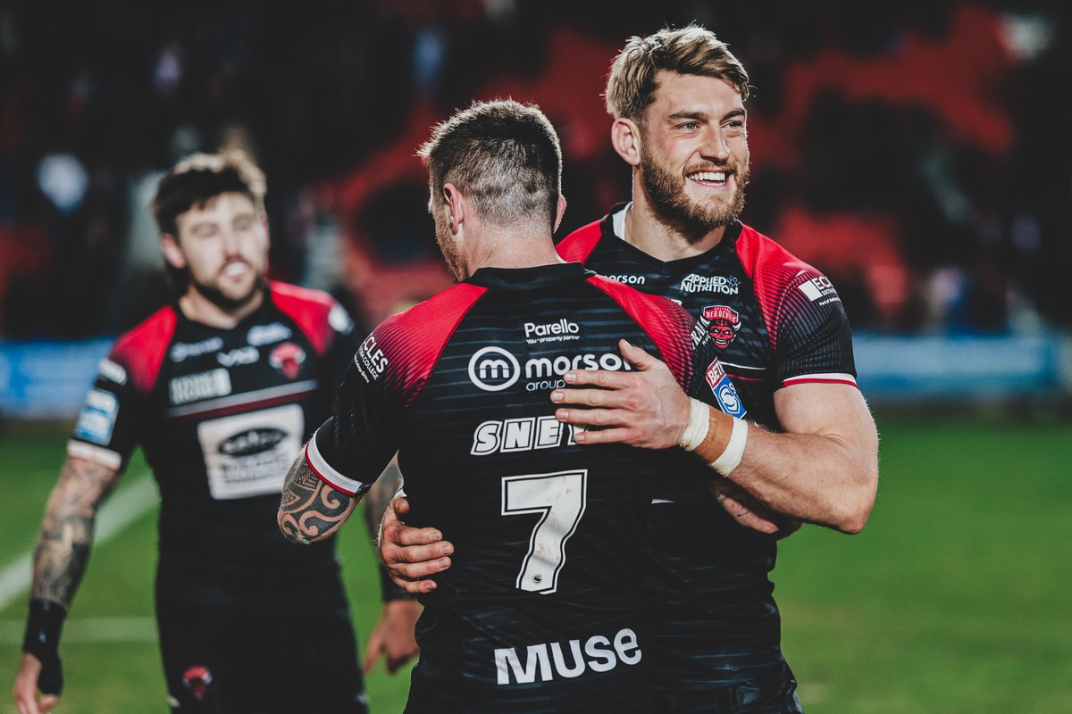 Ending that 44-year wait 👏 @SalfordDevils fans, how are you feeling tonight? 😃 #SuperLeague